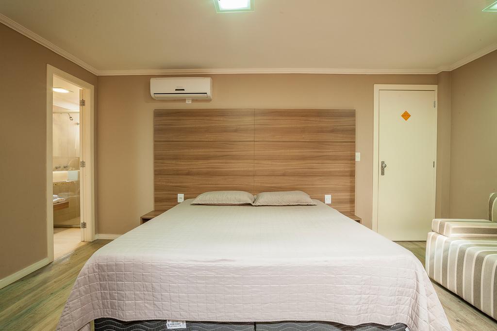 Hotel Goncalves- Proximo A Santa Casa De Porto Alegre Buitenkant foto
